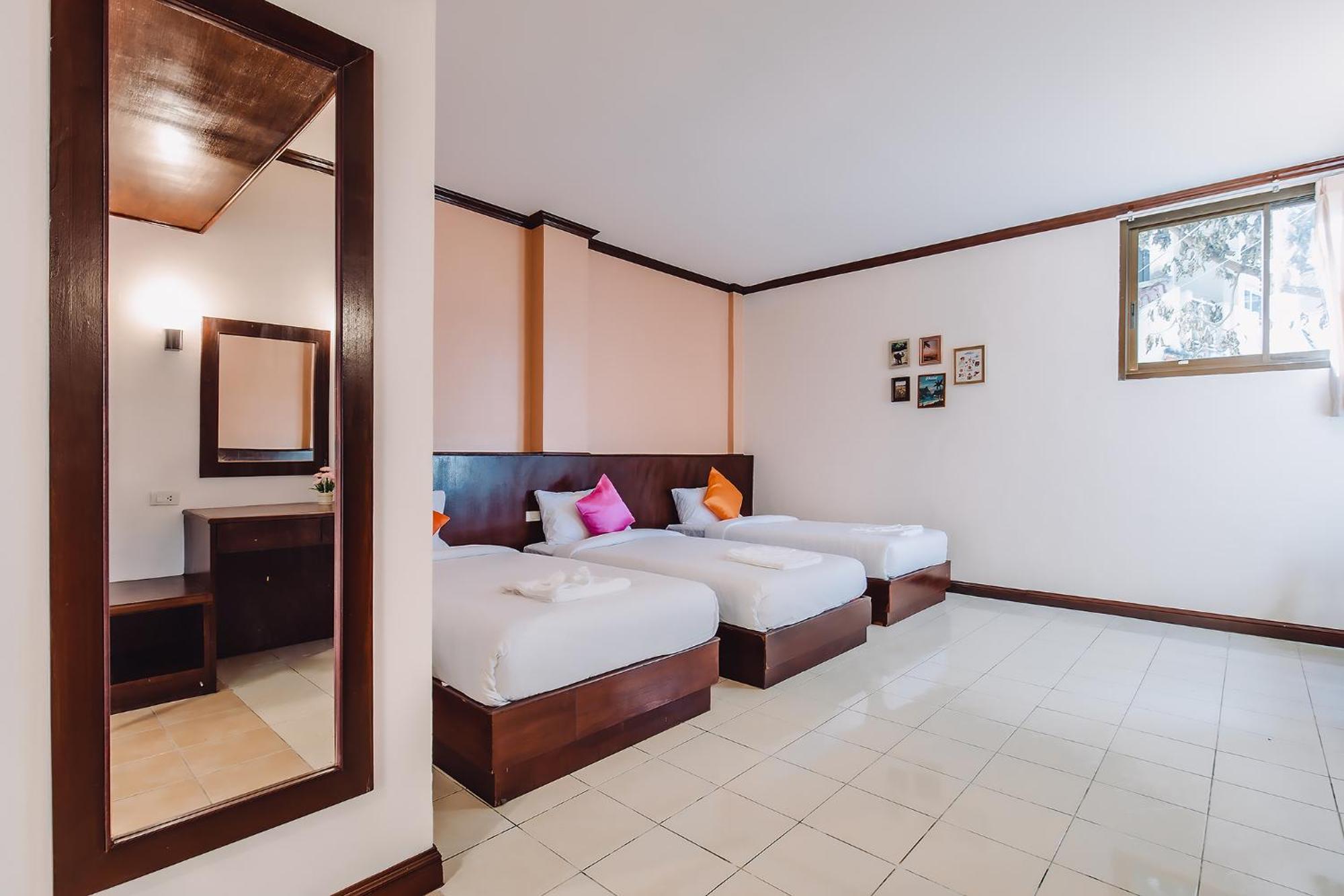 Bauman-Ville Hotel Patong Luaran gambar