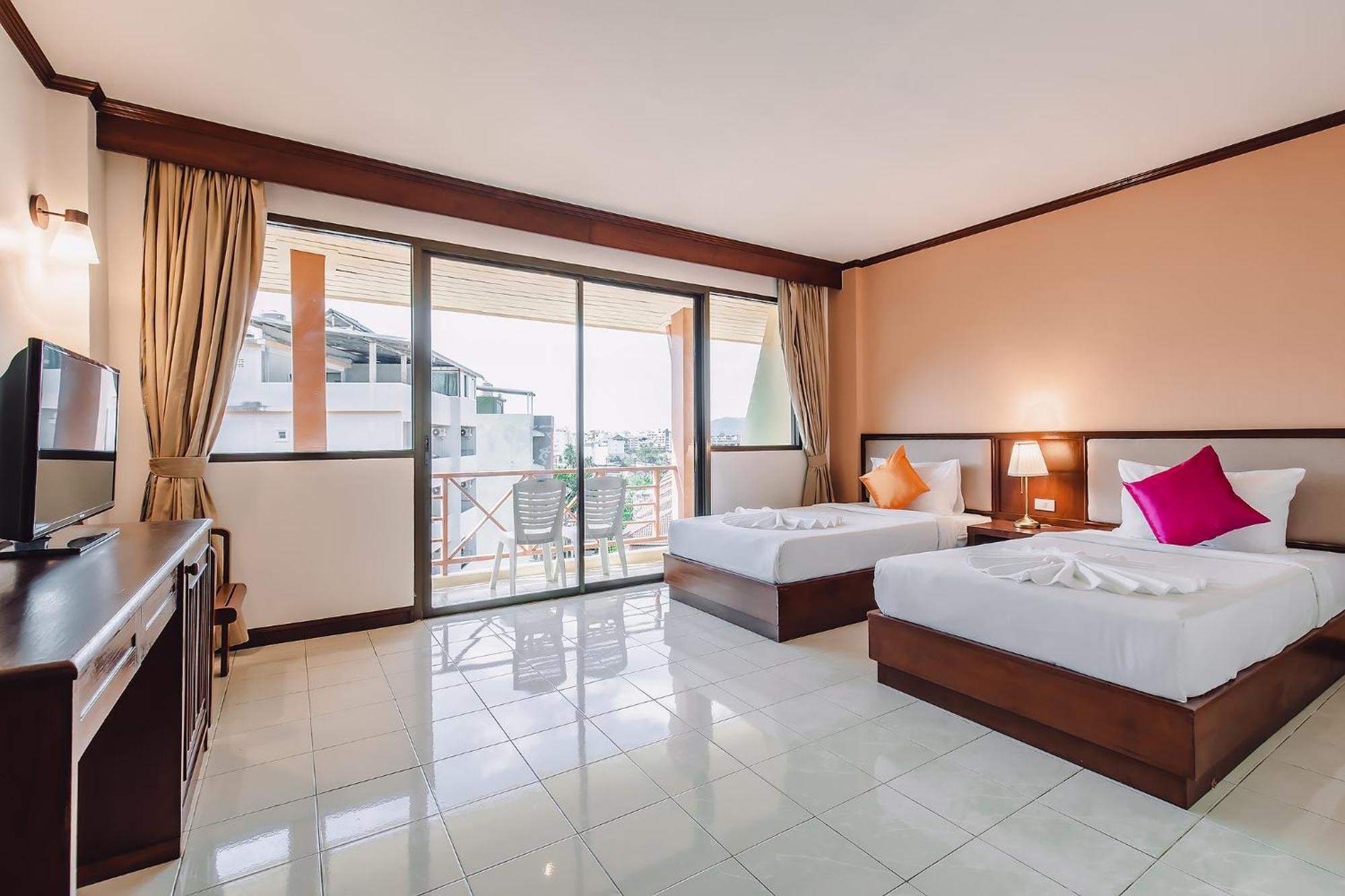 Bauman-Ville Hotel Patong Luaran gambar