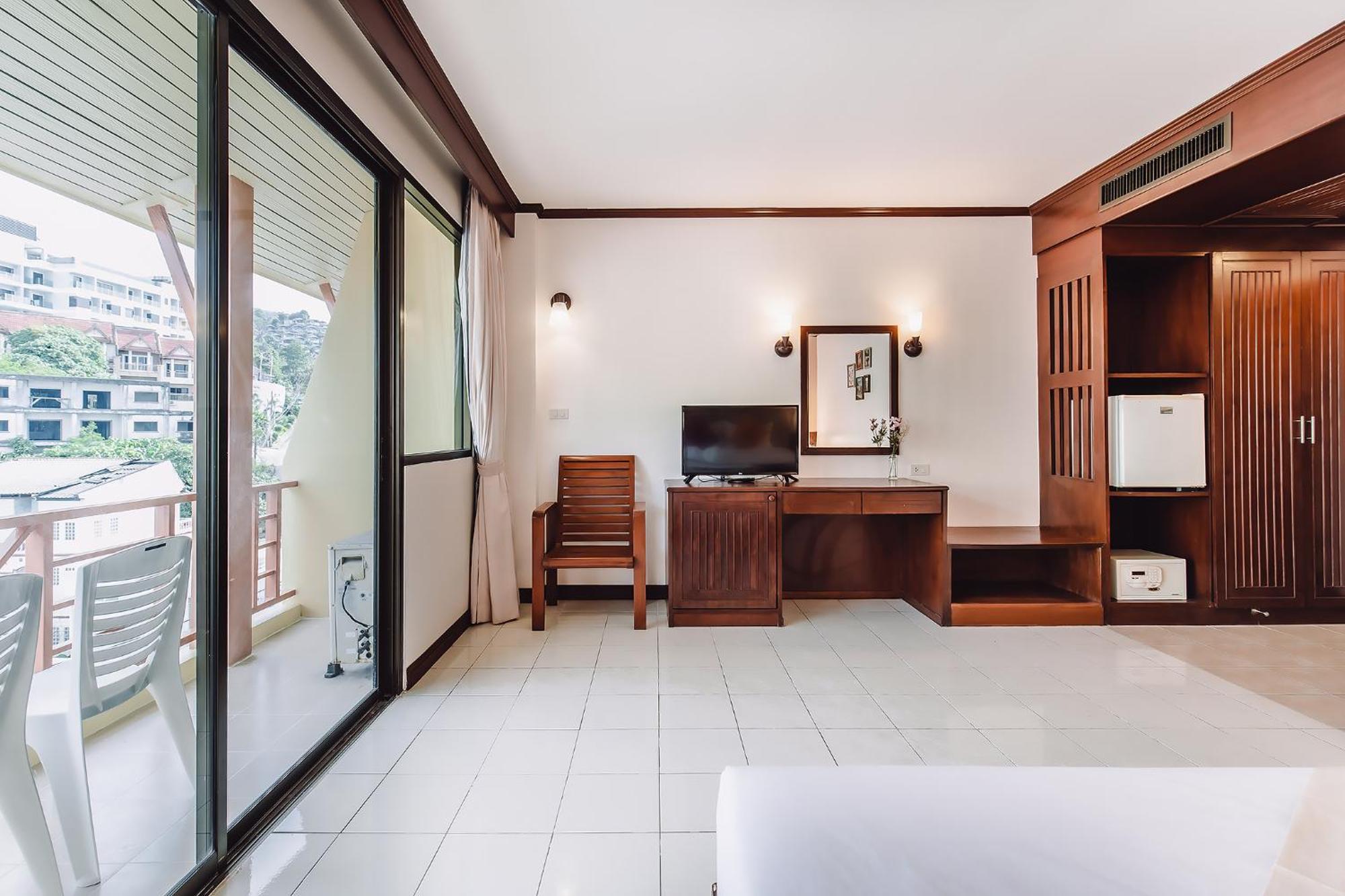 Bauman-Ville Hotel Patong Luaran gambar