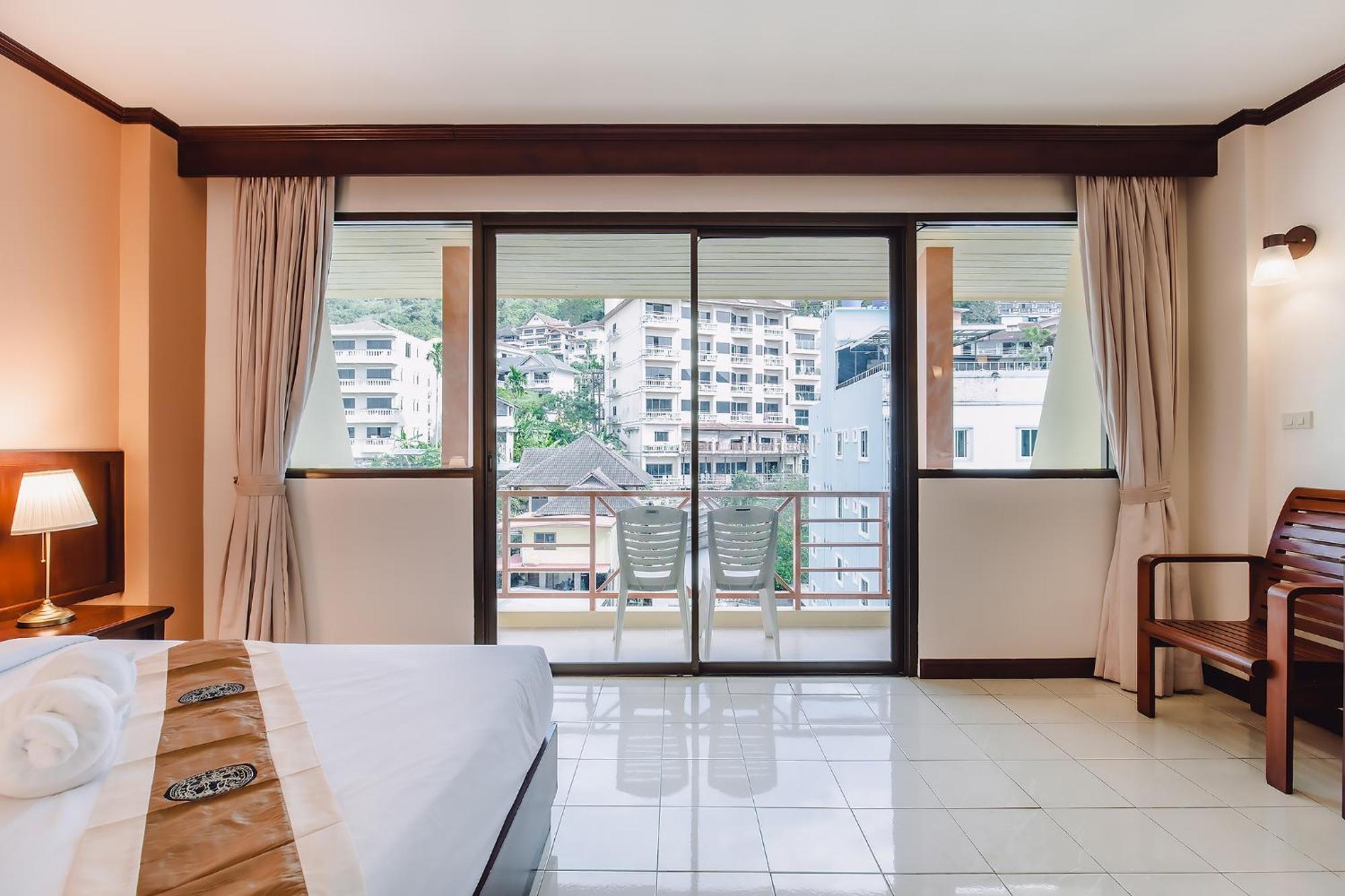 Bauman-Ville Hotel Patong Luaran gambar