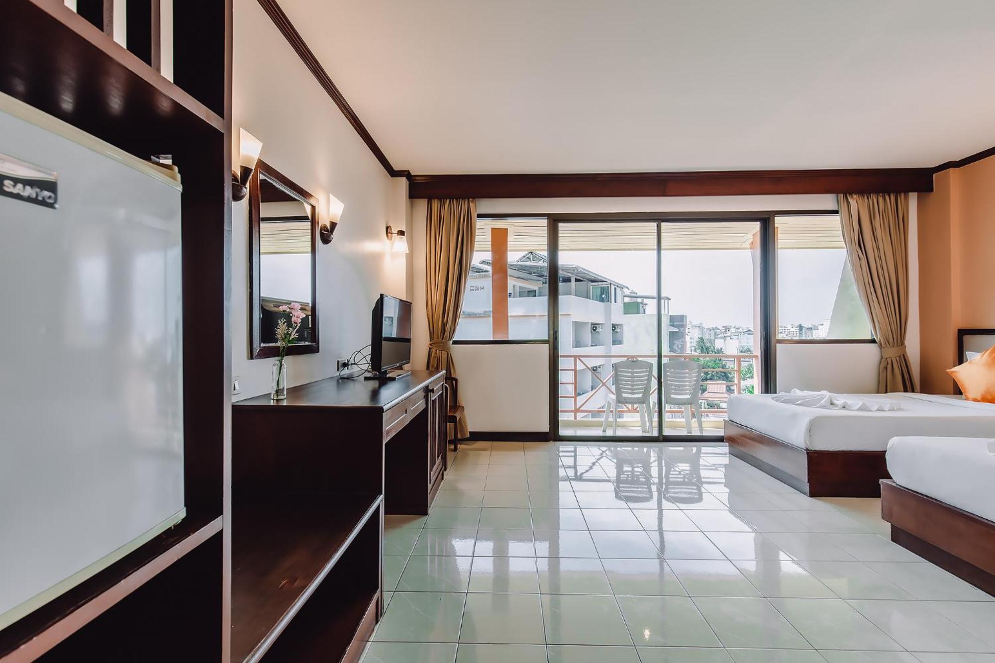 Bauman-Ville Hotel Patong Luaran gambar
