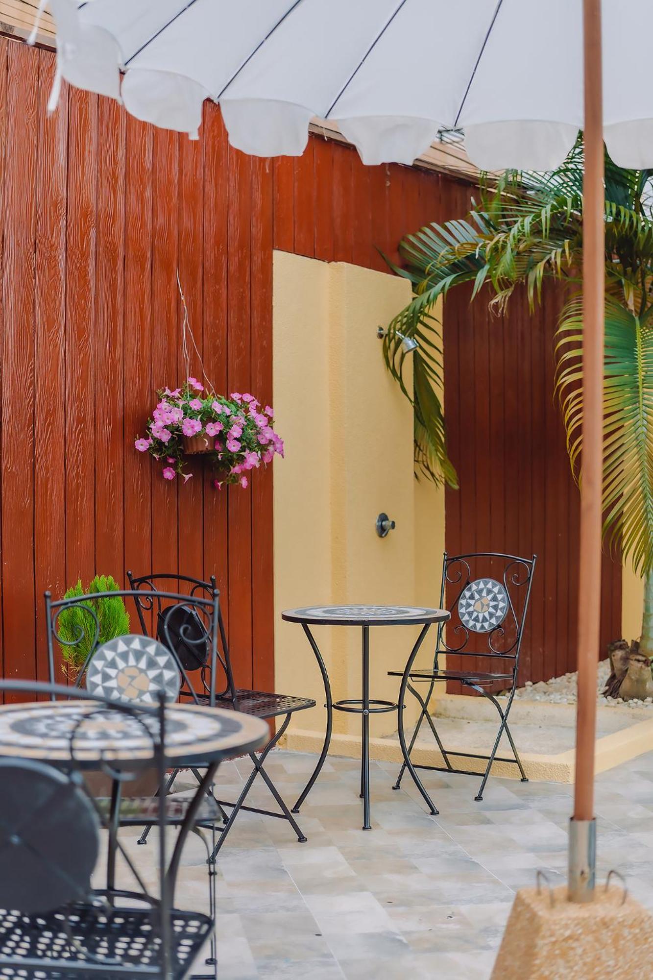 Bauman-Ville Hotel Patong Luaran gambar